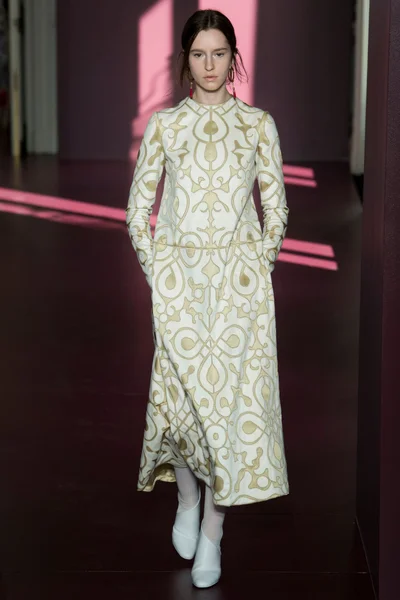 Look 8